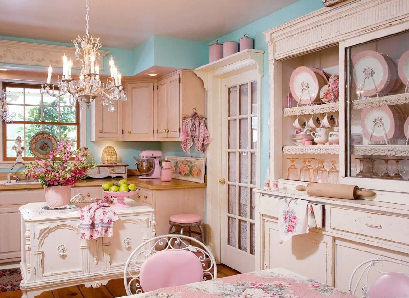 15 Fabulous Shabby-Chic Kitchens - Walls of Wonderland