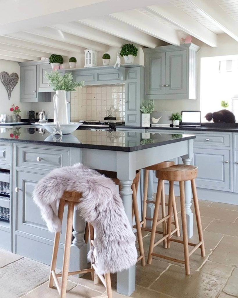 15 Fabulous Shabby-Chic Kitchens